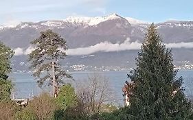 Studio With Lake And Montains Views Free Parking