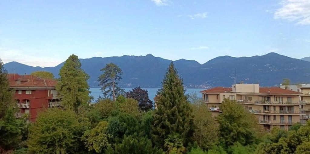 Studio With Lake And Montains Views Free Parking Luino Exterior foto
